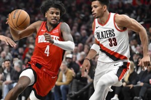 皇冠体育-包含NBA季后赛赛程吃紧；波特兰开拓者转会期完成体检；引发热议；年轻球员得到机会的词条